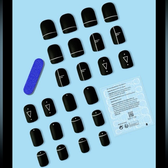 Black Trendy Press On Nails - Picture 3 of 6